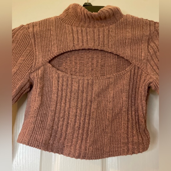 Shein Dusty Pink Cut Out Crop - Picture 2 of 4